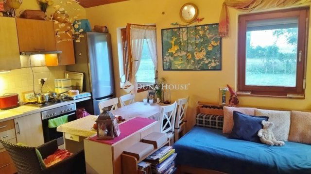 Eladó családi ház, Tasson 31.9 M Ft, 1 szobás