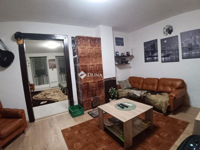 Eladó családi ház, Bakonyszombathelyen 17 M Ft, 3 szobás