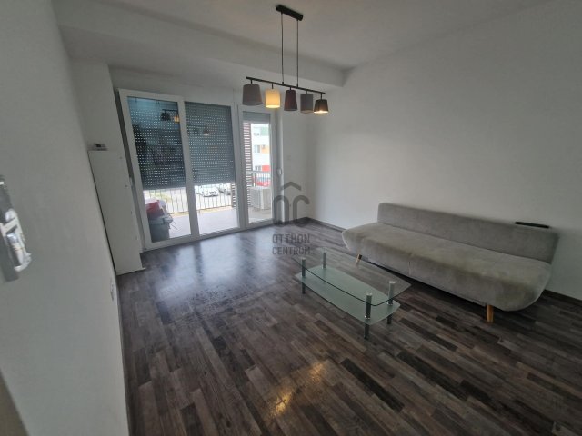 Kiadó téglalakás, albérlet, Komáromban 250 E Ft / hó, 3 szobás