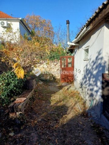 Eladó családi ház, Pécsett 36 M Ft, 4 szobás