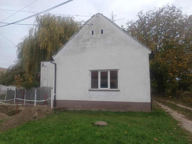 Eladó családi ház, Lánycsókon 18 M Ft, 5 szobás