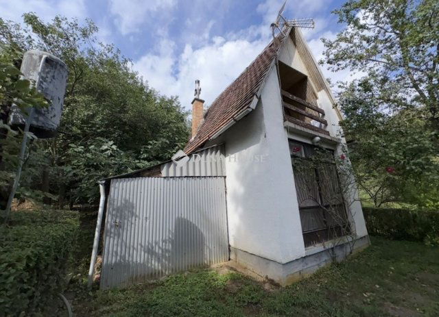 Eladó családi ház, Keszün 5.9 M Ft, 2 szobás