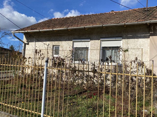 Eladó ikerház, Kazincbarcikán 34.9 M Ft, 2 szobás