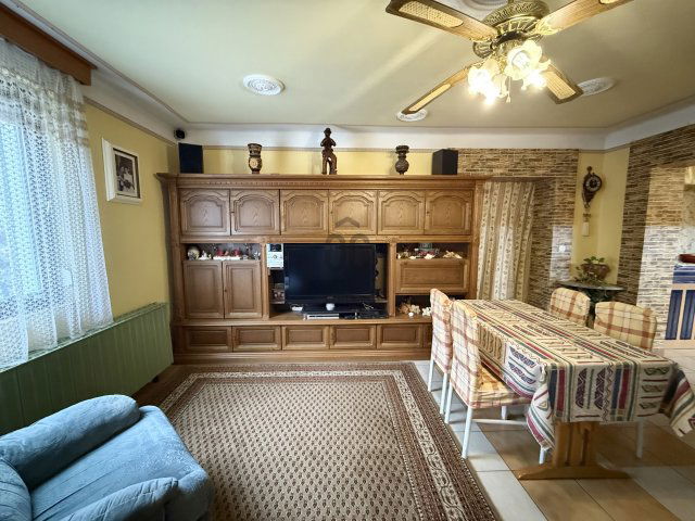 Eladó családi ház, Napkoron 49.9 M Ft, 6 szobás