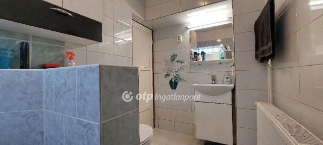 Eladó családi ház, Baracskán 98 M Ft, 6 szobás