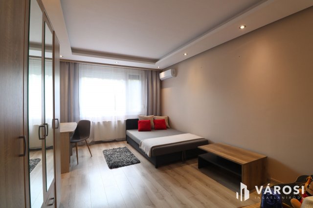 Kiadó panellakás, albérlet, Szegeden 120 E Ft / hó, 5 szobás