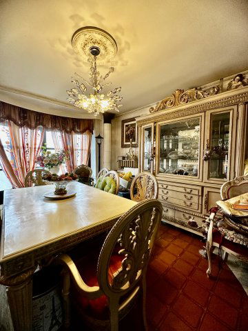 Eladó családi ház, Keszthelyen 127 M Ft, 5+4 szobás