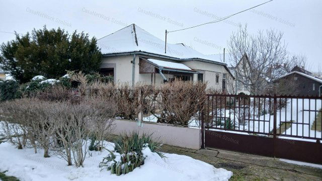 Eladó családi ház, Martfűn 38 M Ft, 6 szobás