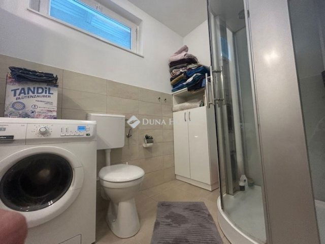 Eladó téglalakás, Pécsett 105.9 M Ft, 4 szobás