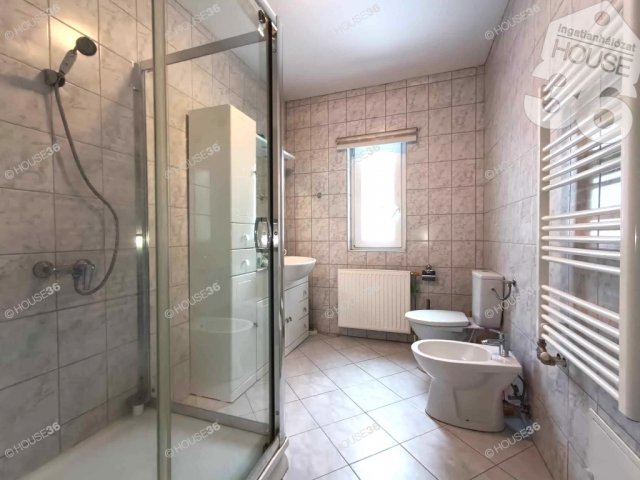 Eladó családi ház, Kecskeméten 140 M Ft, 5 szobás