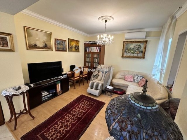 Eladó családi ház, Székesfehérvárott 204.9 M Ft, 9 szobás