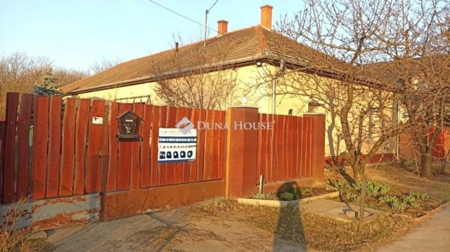 Eladó családi ház, Kecskeméten 66.9 M Ft, 4 szobás