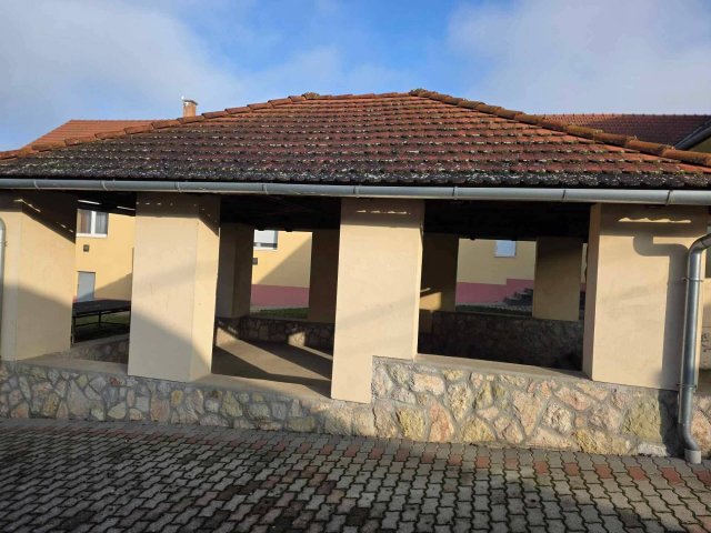 Eladó családi ház, Pócsán 25.9 M Ft, 4+1 szobás