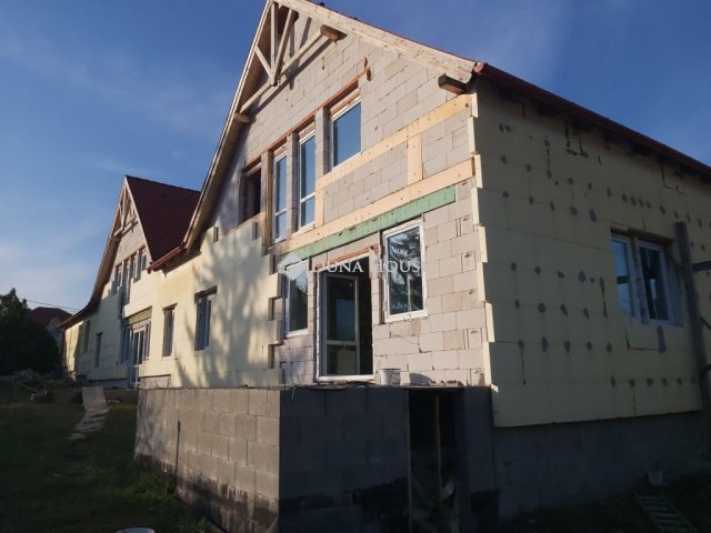 Eladó sorház, Veresegyházon, Borsika utcában 250 M Ft, 1 szobás