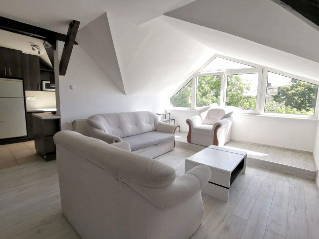 Kiadó téglalakás, albérlet, Pécsett 220 E Ft / hó, 3 szobás