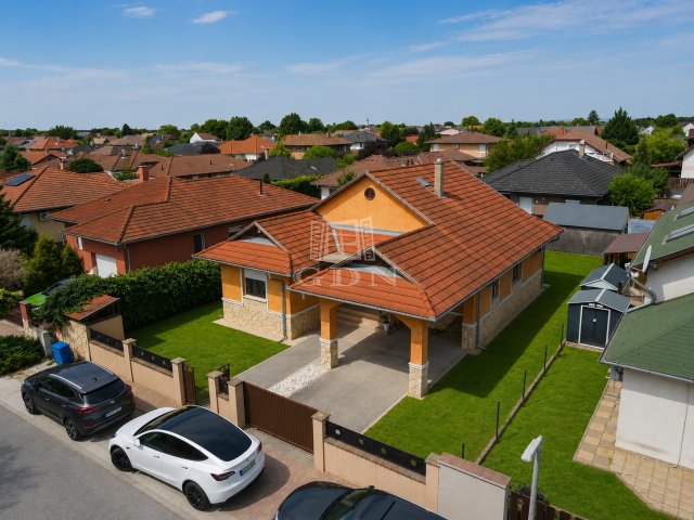 Eladó családi ház, Üllőn 120 M Ft, 3 szobás