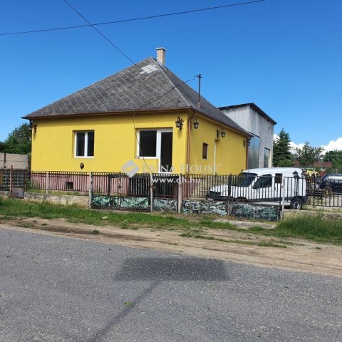 Eladó családi ház, Bábolnán 46.9 M Ft, 4 szobás