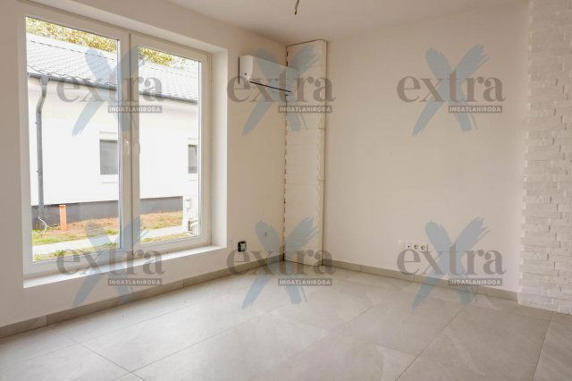 Eladó téglalakás, Szegeden 99 M Ft, 2 szobás