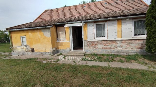 Eladó családi ház, Farmoson 19.4 M Ft, 2 szobás