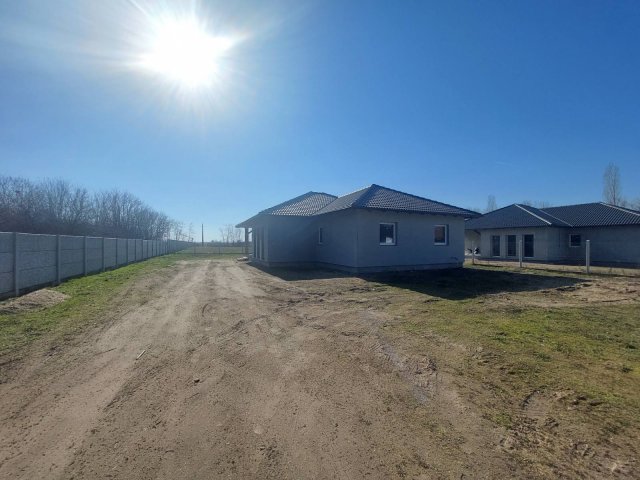 Eladó családi ház, Kiskunlacházán 94.9 M Ft, 4+1 szobás