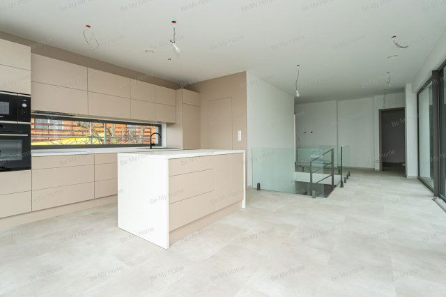 Eladó családi ház, Solymáron 320 M Ft, 5 szobás