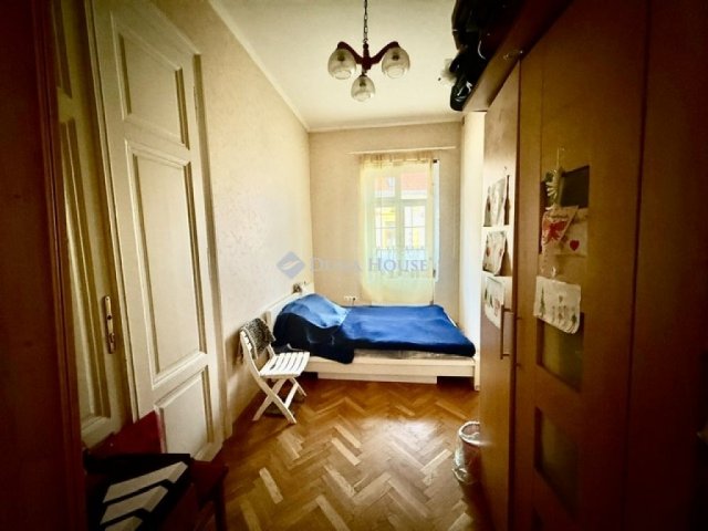 Eladó téglalakás, Pécsett 79 M Ft, 4 szobás