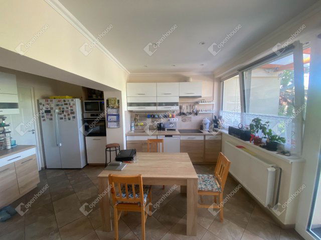 Eladó téglalakás, Jánossomorján 85.99 M Ft, 4 szobás