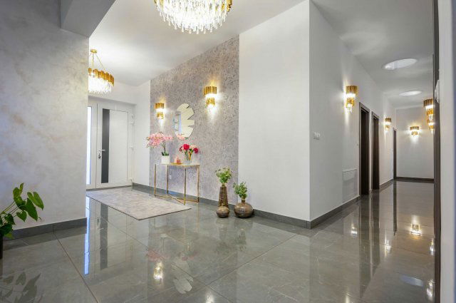 Eladó családi ház, Újlengyelen 327 M Ft, 7 szobás