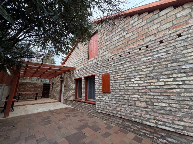 Eladó ikerház, Leányfaluban 69.9 M Ft, 2 szobás