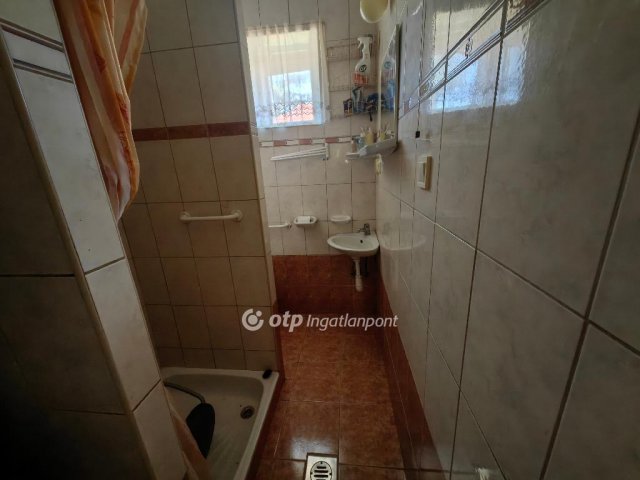 Eladó családi ház, Kunhegyesen 15 M Ft, 2 szobás
