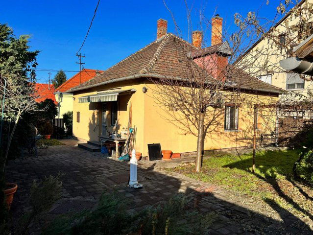 Eladó családi ház, Tatán 85 M Ft, 3 szobás