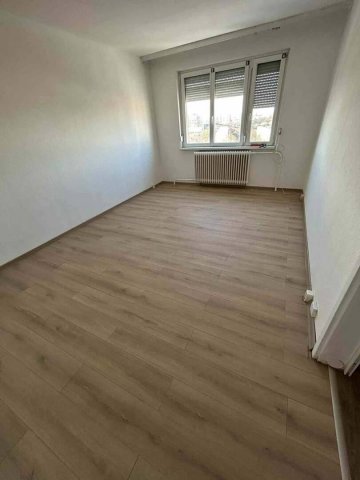 Eladó panellakás, Dunaújvárosban 31.9 M Ft, 1+1 szobás