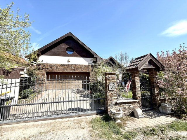 Eladó családi ház, Pomázon 179.9 M Ft, 6 szobás