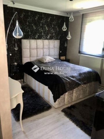 Eladó családi ház, Vecsésen 245 M Ft, 5 szobás