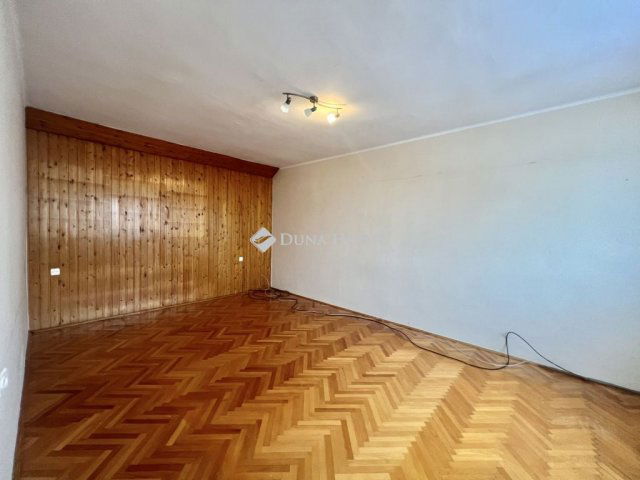 Eladó téglalakás, Veszprémben 54.9 M Ft, 3 szobás