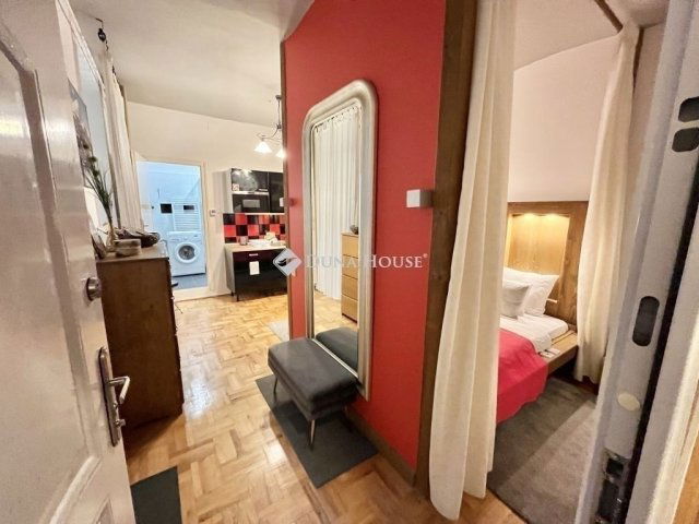 Eladó téglalakás, Budapesten, V. kerületben 128 M Ft, 2 szobás