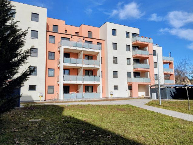 Eladó téglalakás, Székesfehérvárott 119.9 M Ft, 3 szobás