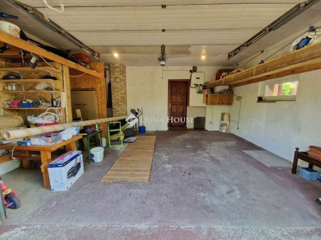 Eladó családi ház, Baján 77.9 M Ft, 6 szobás