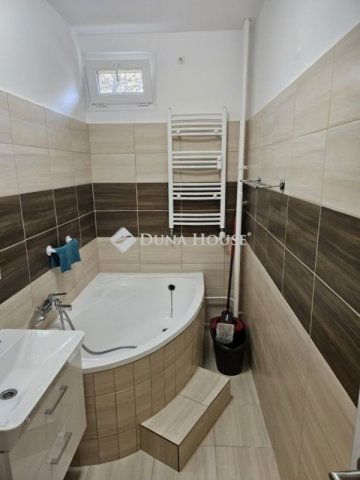 Kiadó panellakás, albérlet, Pécsett 180 E Ft / hó, 2 szobás