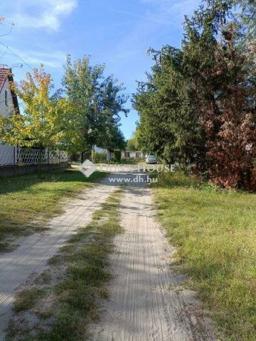 Eladó nyaraló, Lakitelken 19.99 M Ft, 3 szobás