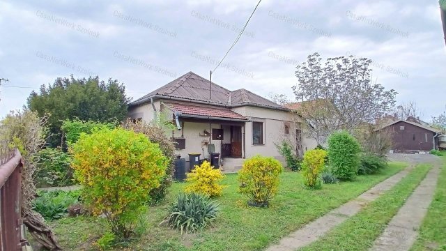 Eladó családi ház, Martfűn 38 M Ft, 6 szobás