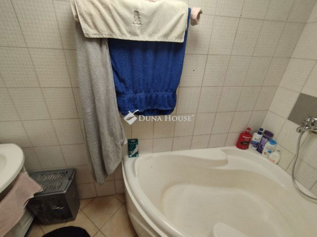 Eladó téglalakás, Tatabányán, Béla Király körtéren