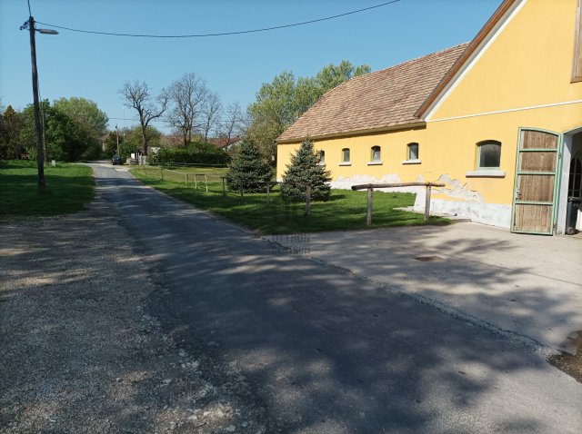 Eladó mezogazdasagi ingatlan, Környén 240.3 M Ft