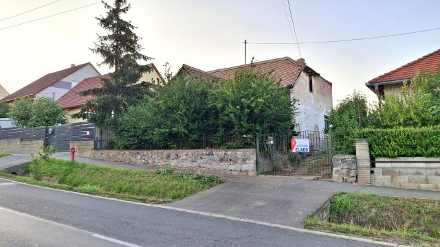 Eladó családi ház, Pécsett 39 M Ft, 4 szobás