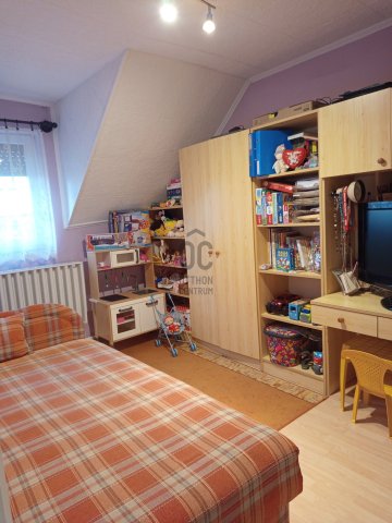 Eladó családi ház, Tatán 95 M Ft, 5 szobás