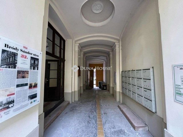 Eladó téglalakás, Budapesten, VIII. kerületben 72.5 M Ft