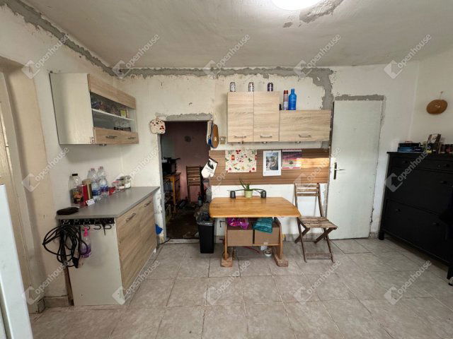 Eladó családi ház, Vámoscsaládon 17 M Ft, 3 szobás