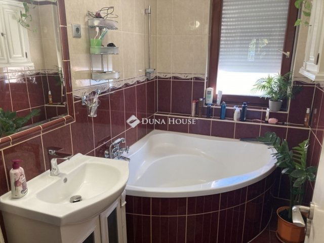 Eladó téglalakás, Kecskeméten 53.5 M Ft, 2 szobás