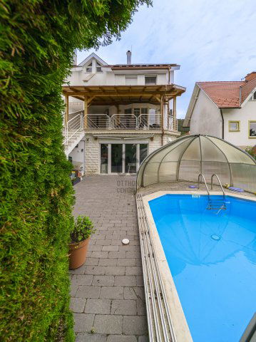 Eladó ikerház, Pilisborosjenőn 325 M Ft, 8 szobás