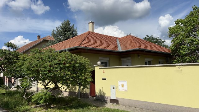 Eladó családi ház, Makón, Báró Jósika utcában 84.999 M Ft